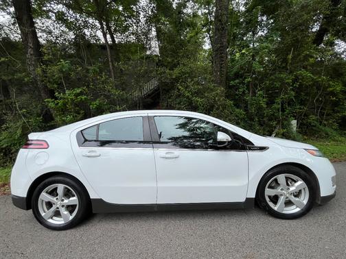 White 2014 Chevrolet Volt Base
