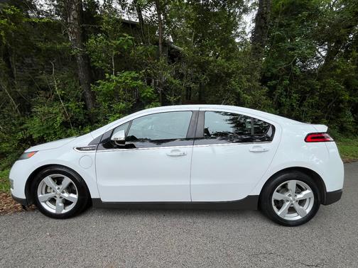 White 2014 Chevrolet Volt Base