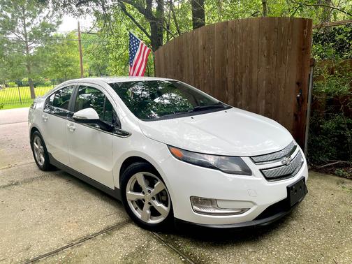 White 2014 Chevrolet Volt Base