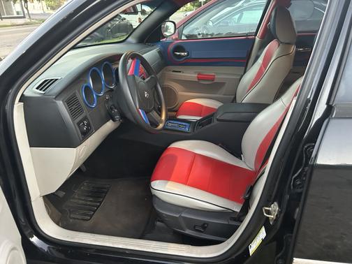 2006 Dodge Magnum Base