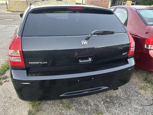 2006 Dodge Magnum Base