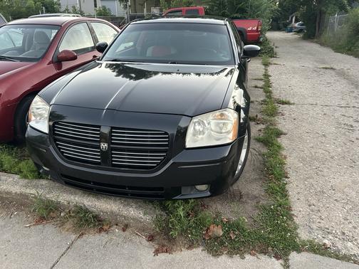 2006 Dodge Magnum Base