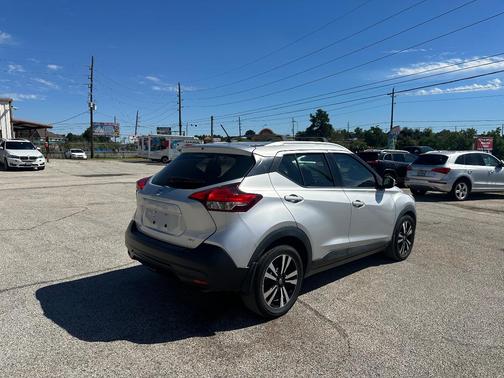 Silver 2018 Nissan Kicks SV