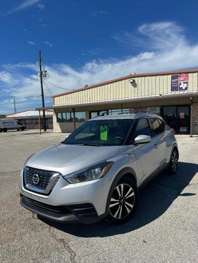 Silver 2018 Nissan Kicks SV