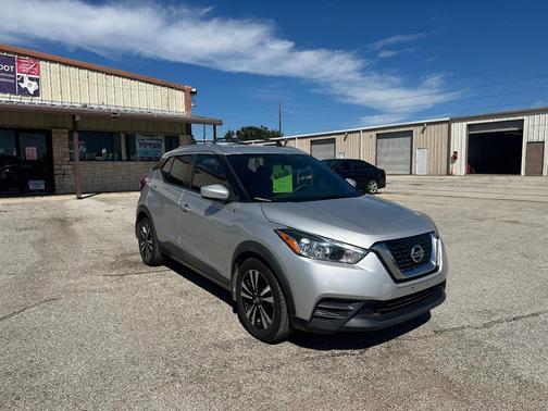 Silver 2018 Nissan Kicks SV