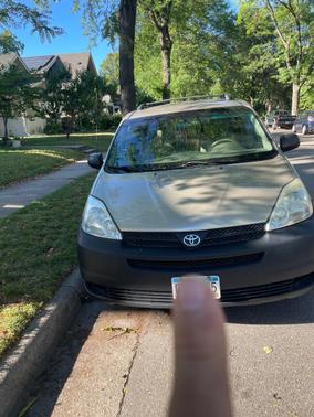 Gold 2005 Toyota Sienna LE