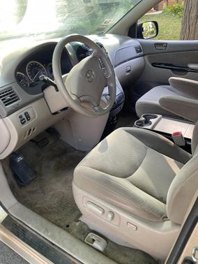 Gold 2005 Toyota Sienna LE
