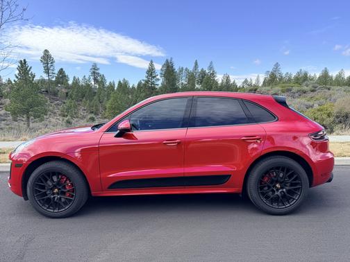 Red 2018 Porsche Macan Macan GTS