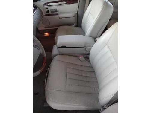2003 Lincoln Town Car Signature