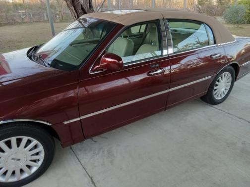 2003 Lincoln Town Car Signature
