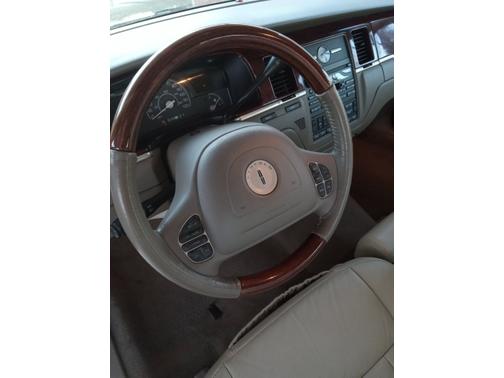 2003 Lincoln Town Car Signature