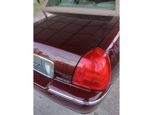 2003 Lincoln Town Car Signature