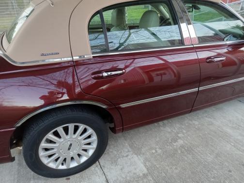 2003 Lincoln Town Car Signature