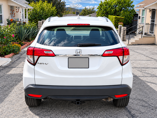White 2019 Honda HR-V LX