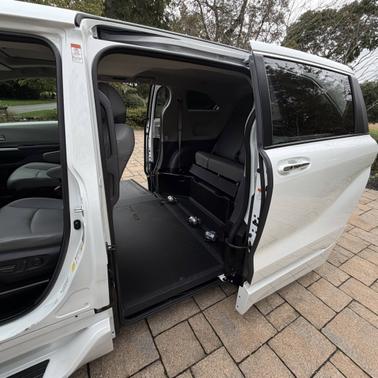 2022 Toyota Sienna XLE