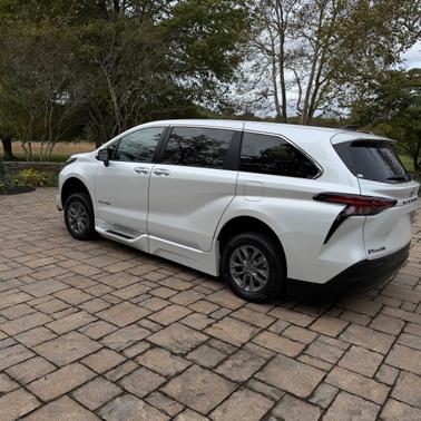 2022 Toyota Sienna XLE