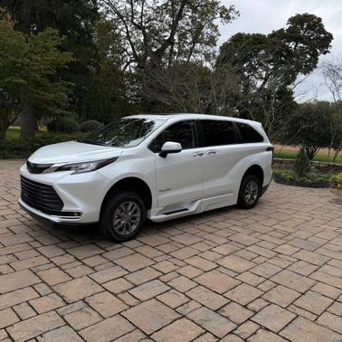2022 Toyota Sienna XLE