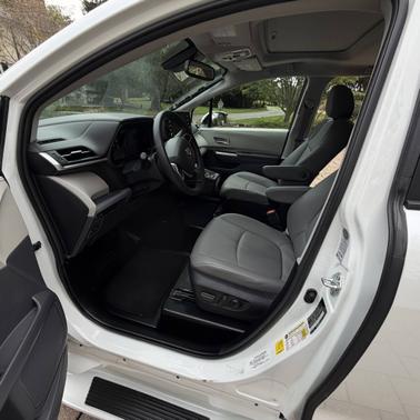 2022 Toyota Sienna XLE