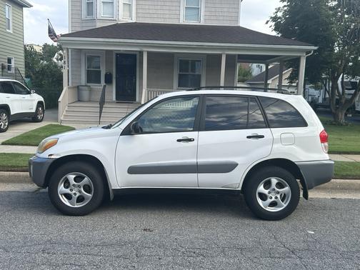 White 2003 Toyota RAV4 Base