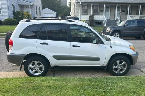 White 2003 Toyota RAV4 Base