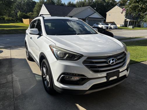 White 2017 Hyundai Santa Fe Sport 2.4L