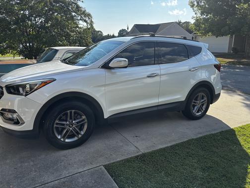 White 2017 Hyundai Santa Fe Sport 2.4L