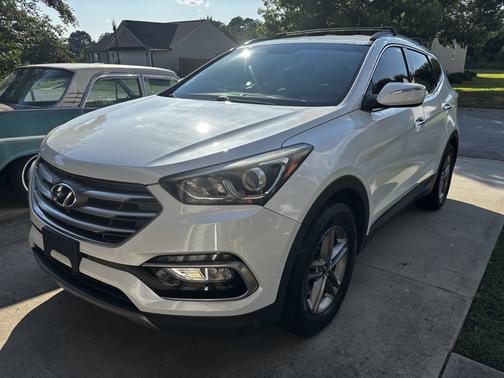 White 2017 Hyundai Santa Fe Sport 2.4L