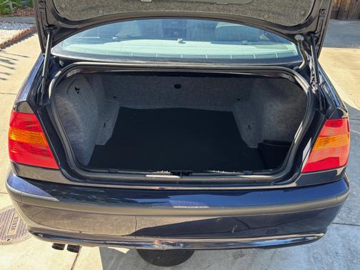 2003 BMW 325 i