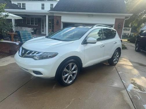 White 2014 Nissan Murano LE
