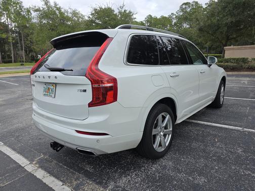 2016 Volvo XC90 Hybrid T8 Momentum