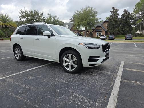 2016 Volvo XC90 Hybrid T8 Momentum
