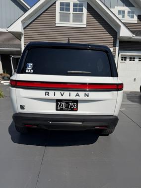 White 2025 Rivian R1S Adventure Performance Dual-Motor Large Pack