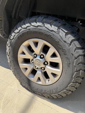 Gray 2017 Toyota Tacoma SR5