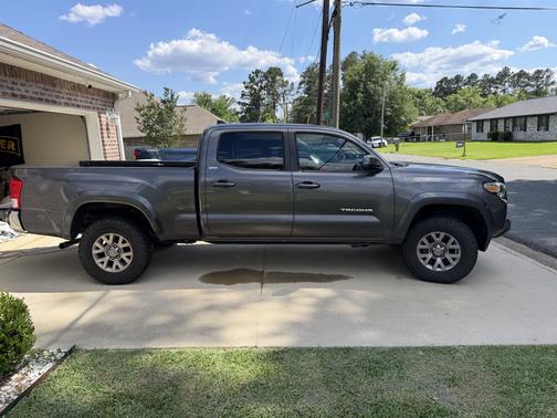 Gray 2017 Toyota Tacoma SR5