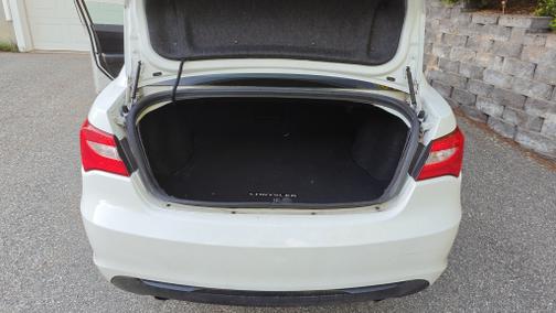 White 2013 Chrysler 200 Limited