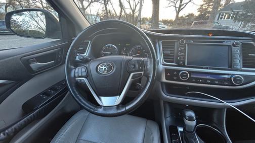 2014 Toyota Highlander Limited Platinum