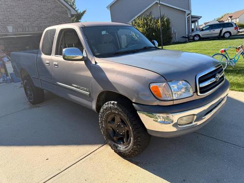 Beige 2000 Toyota Tundra SR5 Access Cab