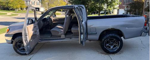 Beige 2000 Toyota Tundra SR5 Access Cab