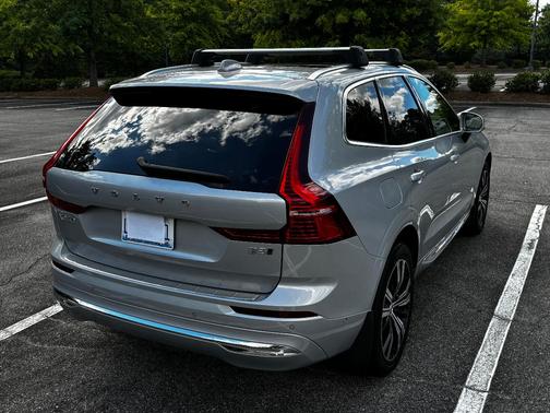 Silver 2022 Volvo XC60 B5 Inscription