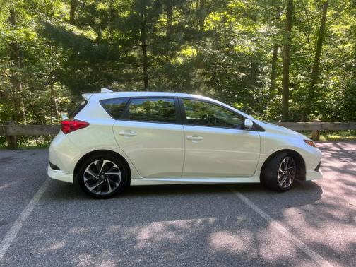 White 2016 Scion iM Base