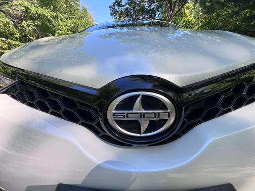 White 2016 Scion iM Base