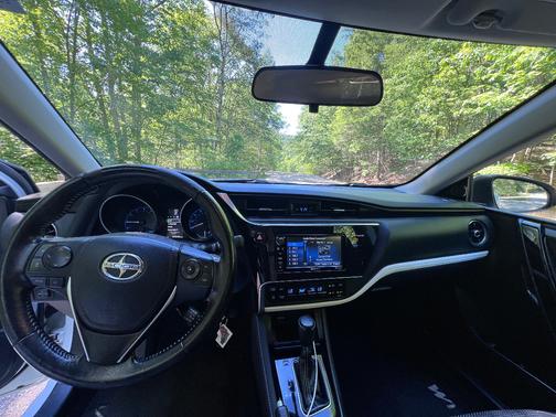 White 2016 Scion iM Base