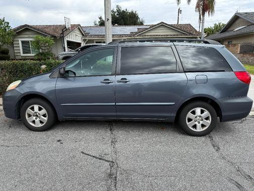 Blue 2006 Toyota Sienna LE