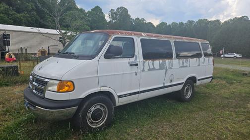 White 2002 Dodge Ram Wagon 3500 Maxi Wagon