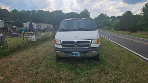White 2002 Dodge Ram Wagon 3500 Maxi Wagon