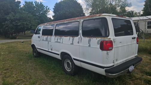 White 2002 Dodge Ram Wagon 3500 Maxi Wagon