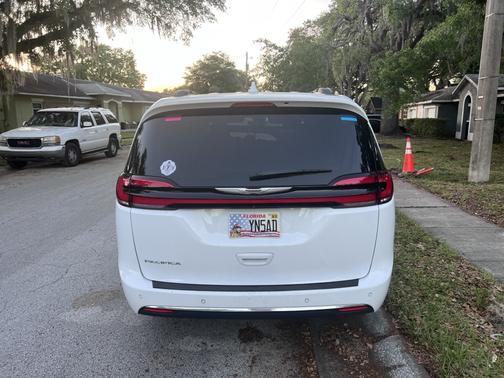 White 2022 Chrysler Pacifica Touring L