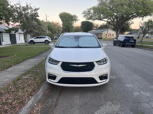 White 2022 Chrysler Pacifica Touring L