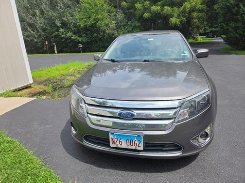 Gray 2011 Ford Fusion SEL