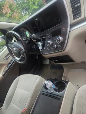 2017 Toyota Sienna LE Auto Access Seat